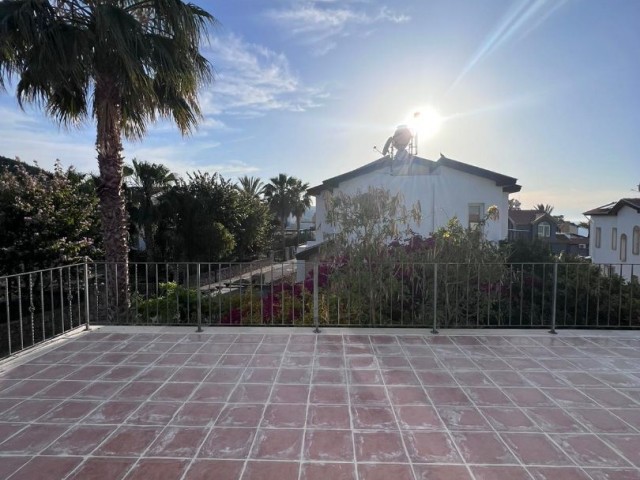  3+1 Villa mit Meerblick zu verkaufen in Karsiyakada