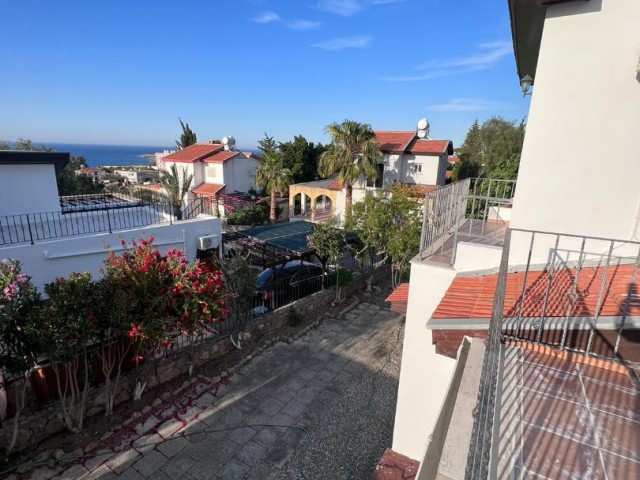  3+1 Villa mit Meerblick zu verkaufen in Karsiyakada