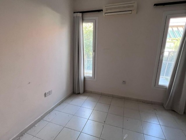  Karşiyakada satılık 4+1 villa, Deniz manzaralı