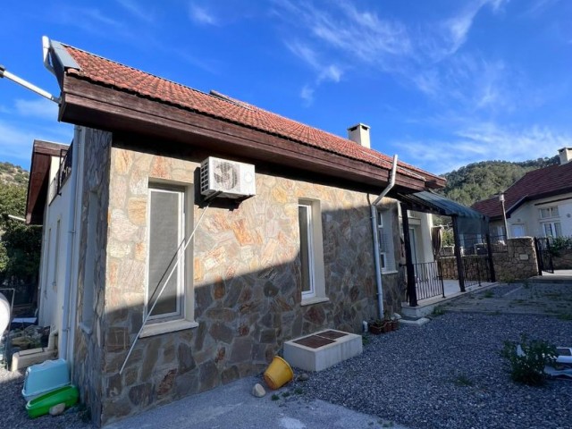  Karşiyakada satılık 4+1 villa, Deniz manzaralı