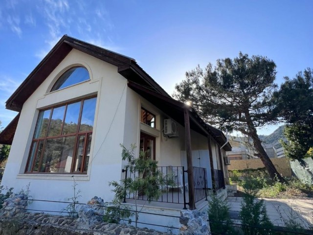 4 + 1 villa for sale in Karsiyaka, at a very affordable price !!!!!!