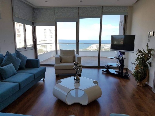  Girne Merkezde satılık mükemmel 3+1 penthouse daire