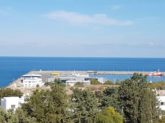  Ausgezeichnete 3+1 Penthouse-Wohnung zu verkaufen in Kyrenia Centre