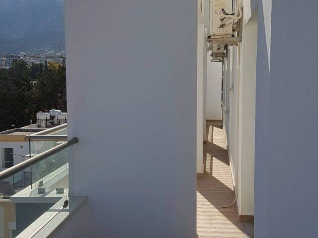  Girne Merkezde satılık mükemmel 3+1 penthouse daire