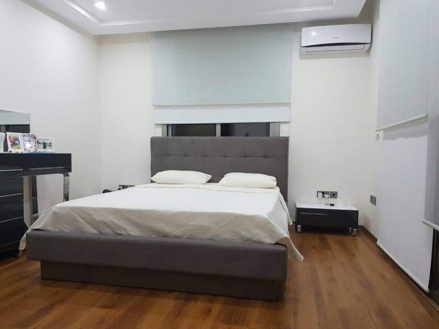  Girne Merkezde satılık mükemmel 3+1 penthouse daire