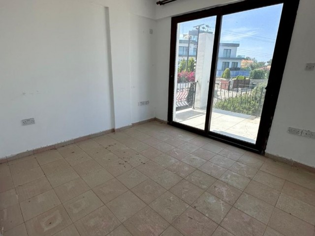 4+2 house for sale in Alsancak, 1 acre and 1 house in a plot of land !!!!!!