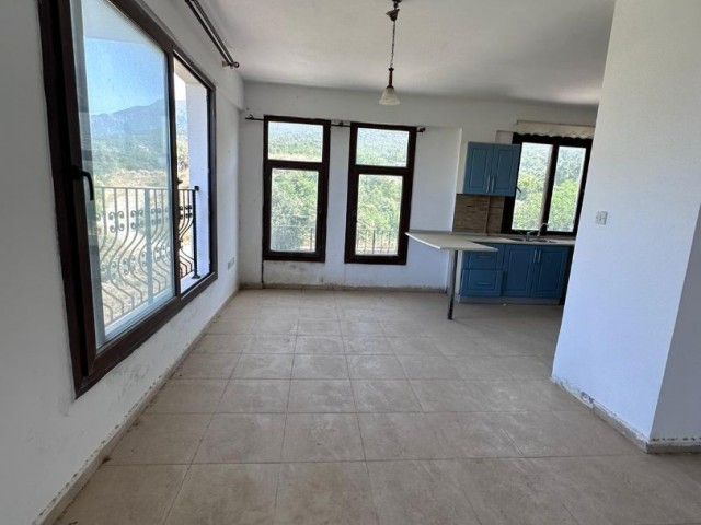 4+2 house for sale in Alsancak, 1 acre and 1 house in a plot of land !!!!!!