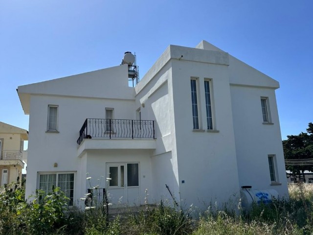  4+1 villas for sale on the Sea Side in Lapt, Opportunity Price!!!!