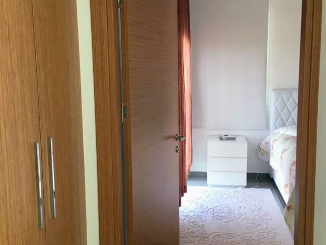  Alsancakta kiralık 4+1 havuzlu villa