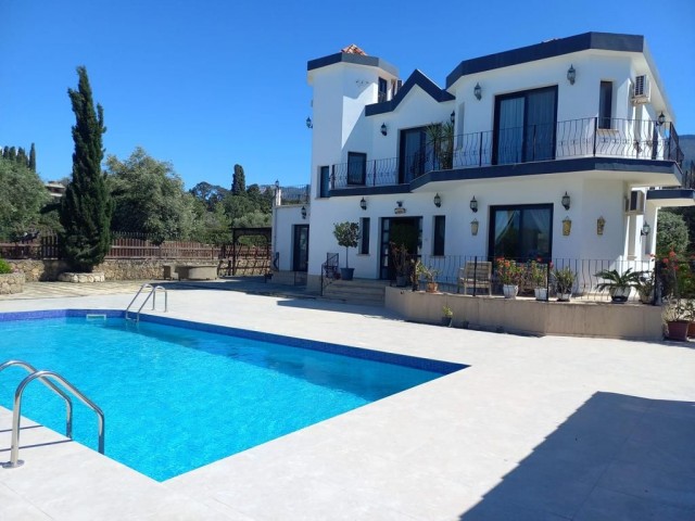 4+1 luxury duplex villa with private swimimg pool for daily rent in Çatalkoy