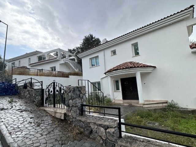 4+2 Triplex Villa for sale in Ozanköy, with Turkish title