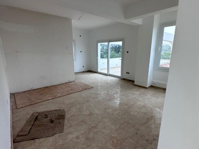 4+2 Triplex-Villa zum Verkauf in Ozanköy, mit türkischem Titel