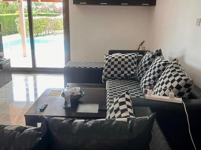 Prächtige 3+1-Maisonette-Villa mit privatem Pool zum Verkauf in Çatalköy