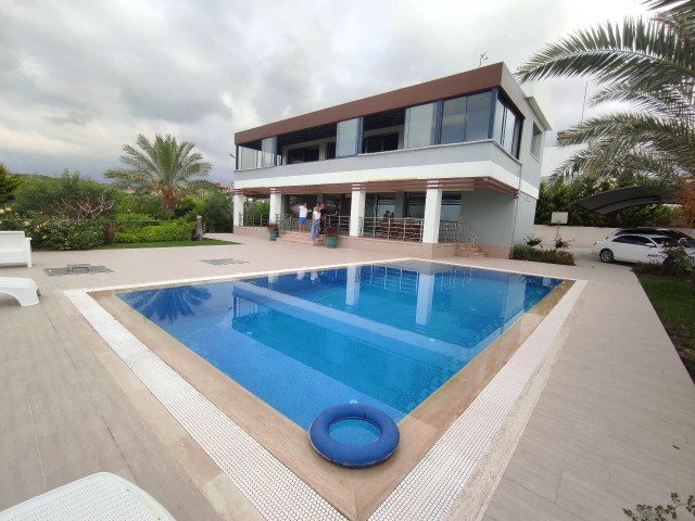 Luxuriöse 5+1-Villa zum Verkauf in Kyrenia, Zypern