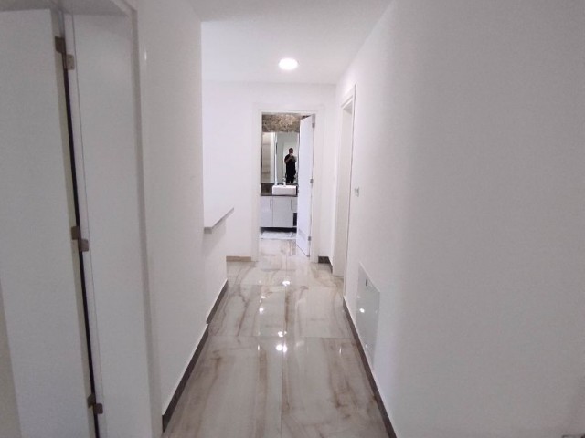 Kıbrıs Girne'de Denize Sıfır Lüks 5+1 Satılık Villa