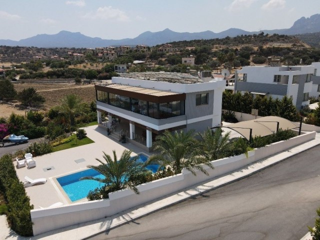 Luxuriöse 5+1-Villa zum Verkauf in Kyrenia, Zypern