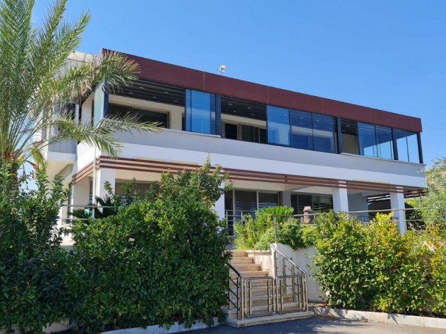 Роскошная вилла 5+1 на продажу в Кирении, Кипр