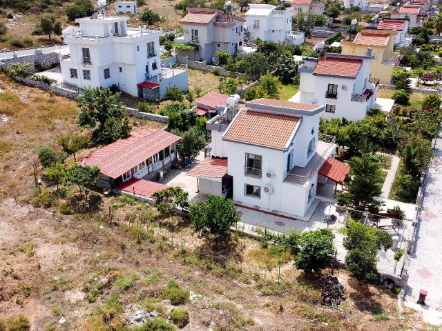 3+1 Villa zum Verkauf mit herrlichem Garten und Meerblick in Girne Arapköy