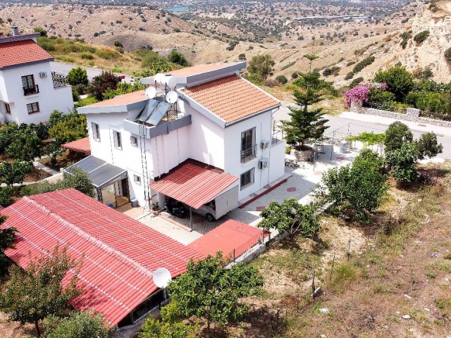 3+1 Villa zum Verkauf mit herrlichem Garten und Meerblick in Girne Arapköy