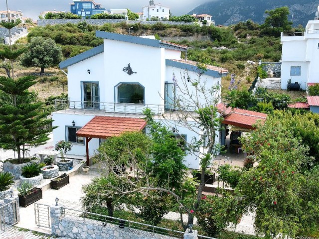 3+1 Villa zum Verkauf mit herrlichem Garten und Meerblick in Girne Arapköy