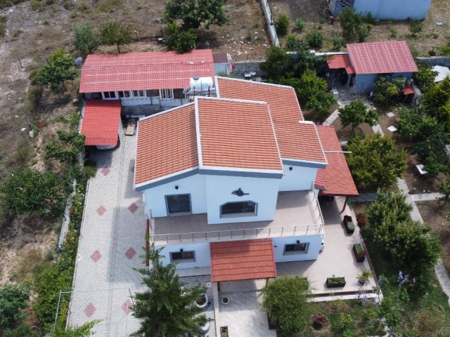 3+1 Villa zum Verkauf mit herrlichem Garten und Meerblick in Girne Arapköy