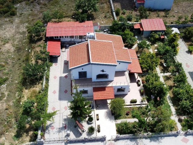 3+1 Villa zum Verkauf mit herrlichem Garten und Meerblick in Girne Arapköy