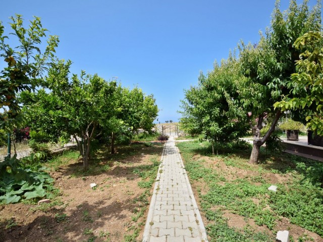 3+1 Villa zum Verkauf mit herrlichem Garten und Meerblick in Girne Arapköy