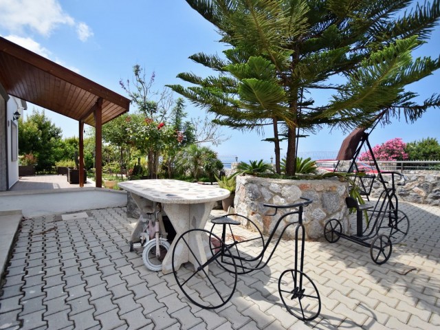 3+1 Villa zum Verkauf mit herrlichem Garten und Meerblick in Girne Arapköy