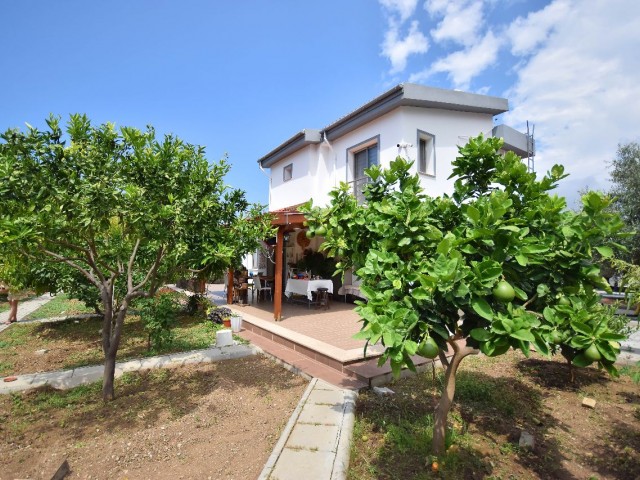 3+1 Villa zum Verkauf mit herrlichem Garten und Meerblick in Girne Arapköy