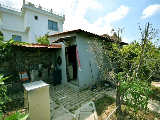 3+1 Villa zum Verkauf mit herrlichem Garten und Meerblick in Girne Arapköy