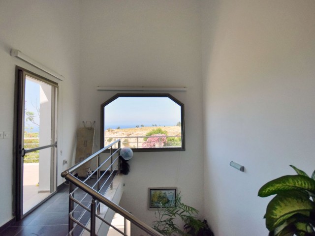 3+1 Villa zum Verkauf mit herrlichem Garten und Meerblick in Girne Arapköy