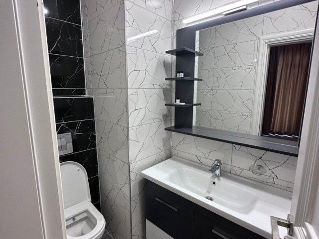 Girne Merkezde satılık havuzlu sitede 2+1 daire