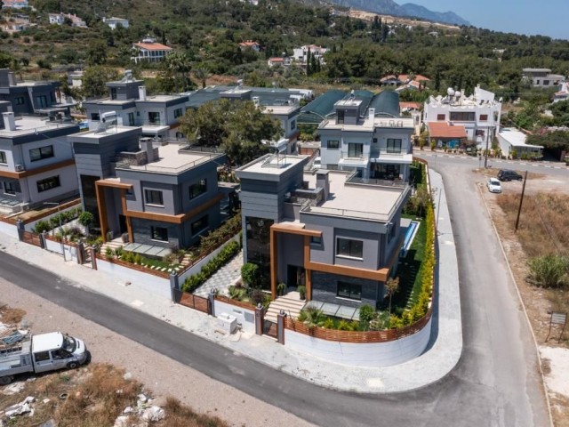 Herrliche luxuriöse und moderne 5+2-Villen mit Meer- und Bergblick und Pool zum Verkauf, in der Gegend von Girne Ciglos/Doğanköy