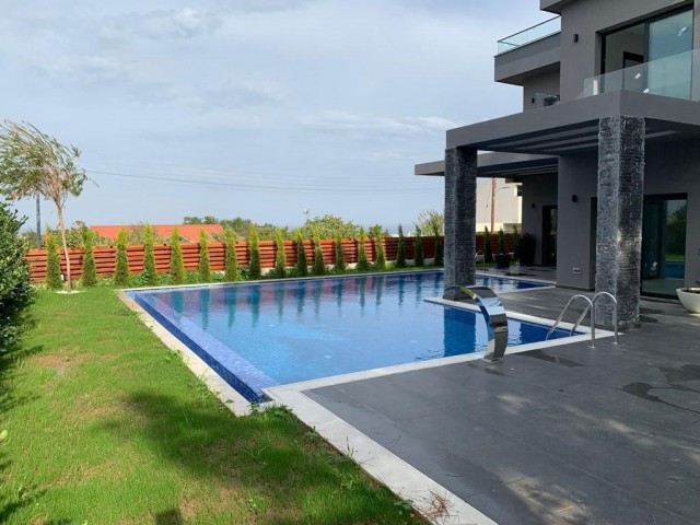 Herrliche luxuriöse und moderne 5+2-Villen mit Meer- und Bergblick und Pool zum Verkauf, in der Gegend von Girne Ciglos/Doğanköy