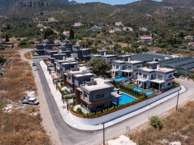 Herrliche luxuriöse und moderne 5+2-Villen mit Meer- und Bergblick und Pool zum Verkauf, in der Gegend von Girne Ciglos/Doğanköy