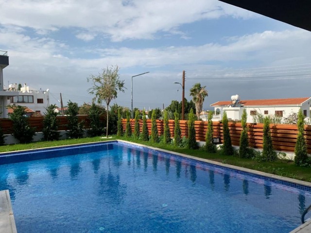 Herrliche luxuriöse und moderne 5+2-Villen mit Meer- und Bergblick und Pool zum Verkauf, in der Gegend von Girne Ciglos/Doğanköy