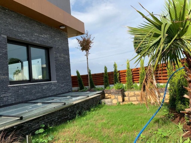 Herrliche luxuriöse und moderne 5+2-Villen mit Meer- und Bergblick und Pool zum Verkauf, in der Gegend von Girne Ciglos/Doğanköy