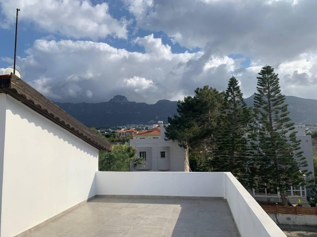 Detached 4+1 villa for sale in Girne, Chatalkoy to the sea 200 m 