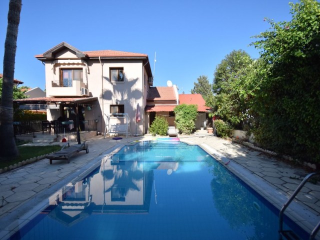 4+1 villa for sale with swimming pool in Alsancak