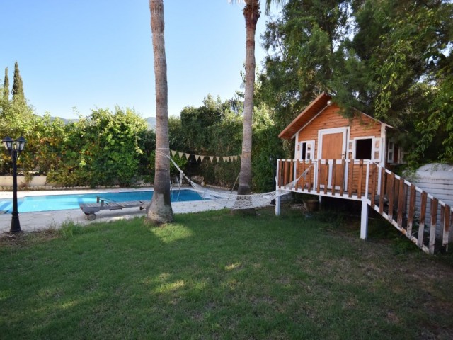 4+1 Villa zum Verkauf mit Schwimmbad in Alsancak