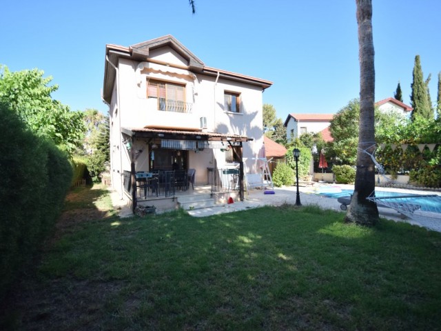 4+1 villa for sale with swimming pool in Alsancak