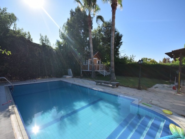 4+1 villa for sale with swimming pool in Alsancak