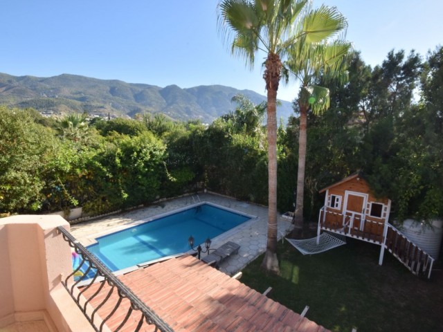 4+1 Villa zum Verkauf mit Schwimmbad in Alsancak