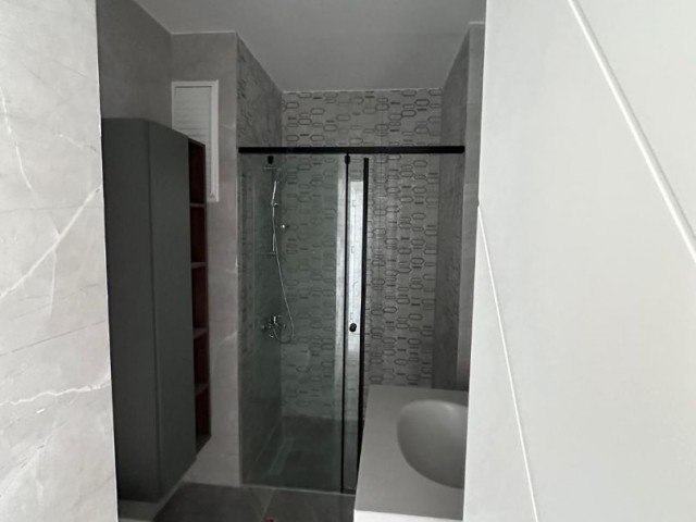 Girne Merkezde satılık 3+1 Deniz Manzaralı penthouse daire