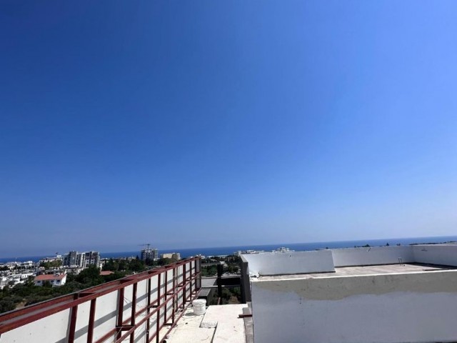 Girne Merkezde satılık 3+1 Deniz Manzaralı penthouse daire