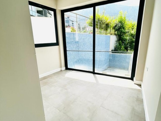 Girne Bellapais'te satılık havuzlu 4+1 lüks dubleks daire