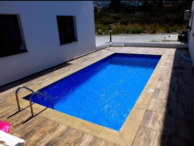2+1 penthouse apartment with pool for sale in Bellapais