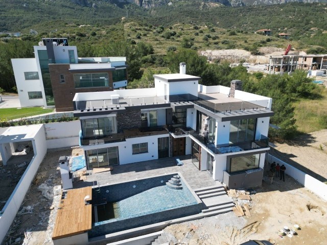 Ultraluxuriöse 4+1-Villa mit Meer- und Bergblick zum Verkauf in Zeytinlik, Girne