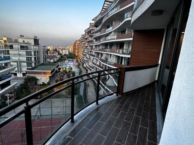  Girne Merkezde satılık Sitenin içinde 2+1 ful eşyalı daire