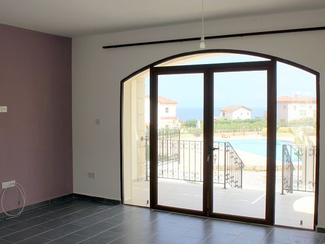 آپارتمان 2+1 برای فروش نزدیک به دریا با استخر مشترک در Esentepe، گیرنه